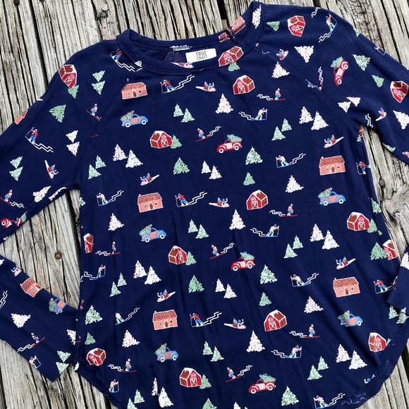 2/$10 NEW Ladies M TRUE CRAFT Blue Tree Farm Holiday Printed Waffle Thermal Top - Picture 2 of 7
